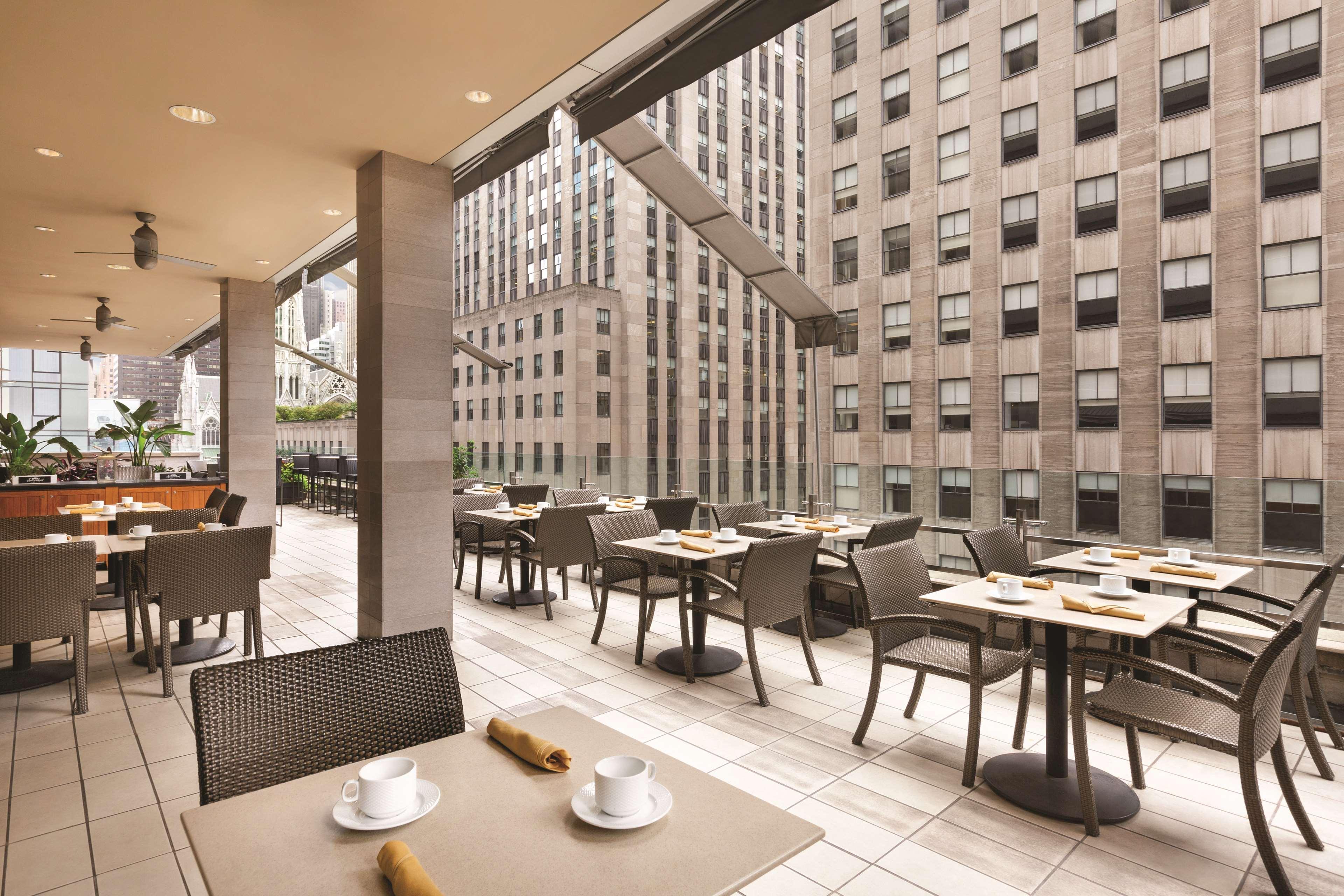 Doubletree By Hilton New York Midtown Fifth Ave Hotel Exterior photo